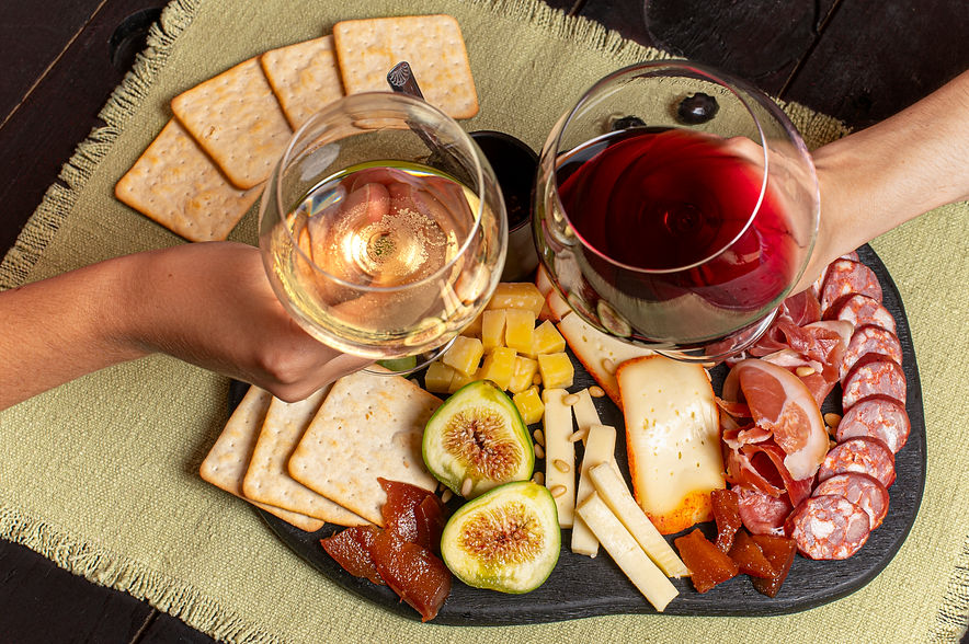 Planche charcuterie et vins